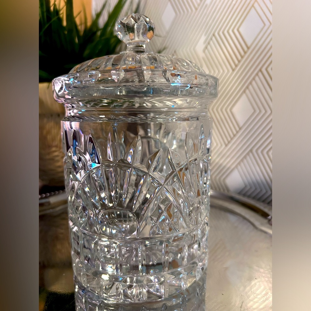 Lidded Crystal biscuit jar